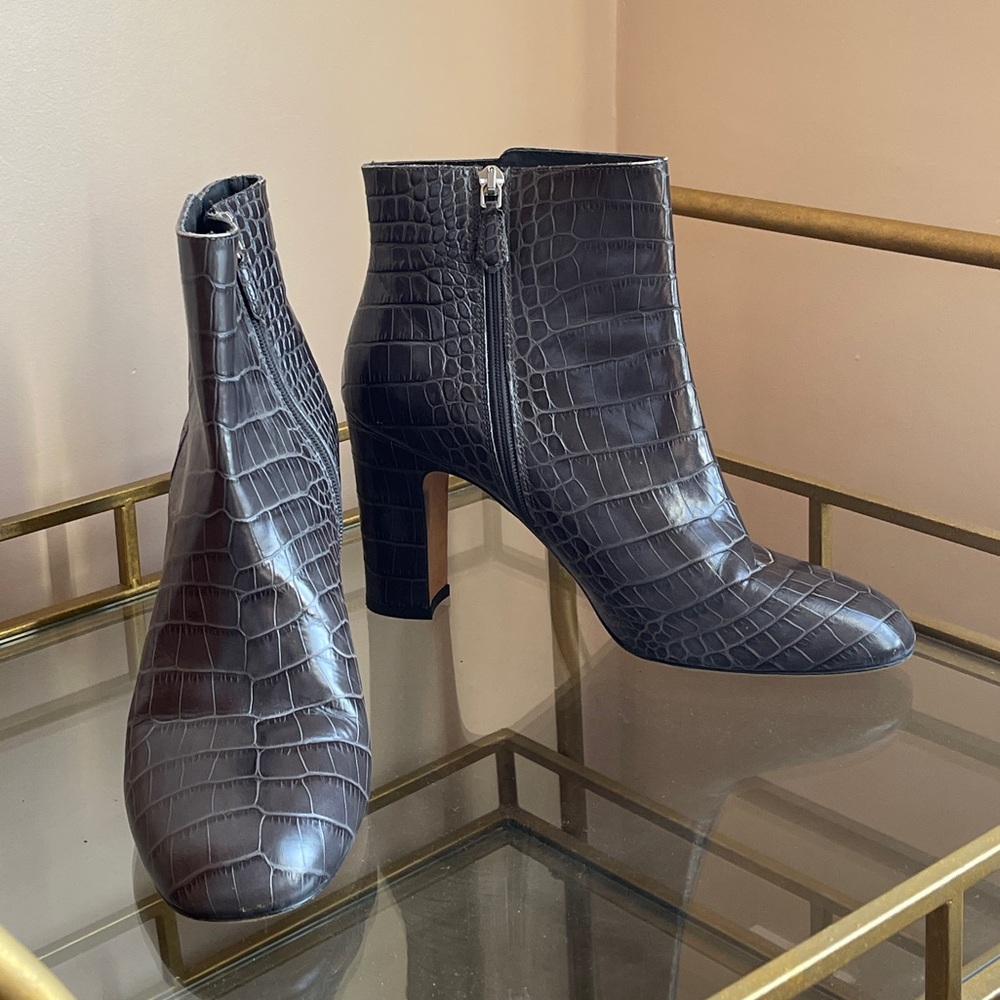Chic Crocodile-Embossed Ankle Boots
